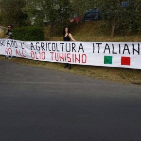 Pescia: Blitz di CasaPound a Naturalitas in difesa dell'agricoltura italiana