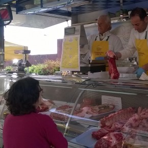 SANA ALIMENTAZIONE. C'è il tutor della carne anche a Pistoia, nei mercati Campagna Amica  Per scoprire i tagli ricchi di gusto con poca spesa  Dal filetto di maiale ai wurstel 'freschi'