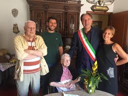 Gli auguri dell'Amministrazione Comunale di Chiesina Uzzanese a Stella Giacomelli per i suoi 106 anni