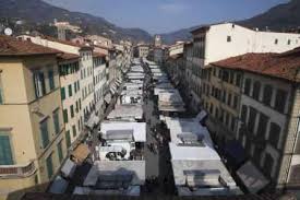 Mandara (Lista Civica Voltiamo Pagina) e Franceschi (Lega) ''la Giunta riveda le proprie scelte sulla dislocazione del mercato del sabato mattina''.