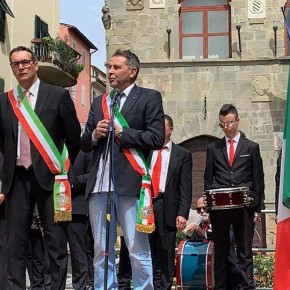 A Pescia si celebra  il 25 aprile anche in tempi di coronavirus           Giurlani “ Tutti in casa, ma tricolore alle finestre e i canti della resistenza”