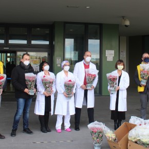 #stelleincorsia a Pistoia. Il dono di Coldiretti ad infermieri e medici  dell’ospedale San Jacopo     GENEROSITÀ FLOROVIVAISTI CONTRO LA CRISI