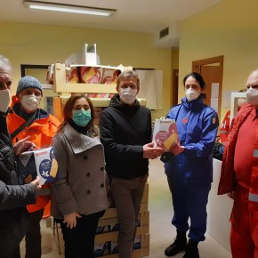 Arrivano 100 panettoni per l’Emporio della Solidarietà di Pescia     Grossi e Bellandi “Complimenti alla Cestistica Pescia per questo bel gesto”