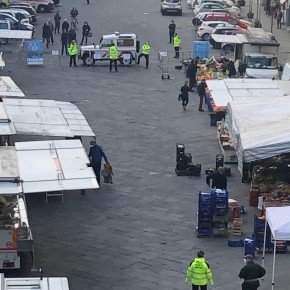 IL MERCATO ALIMENTARE, FRUTTA E VERDURA A PESCIA VA IN PIAZZA MAZZINI A CAUSA DELLA ZONA ROSSA