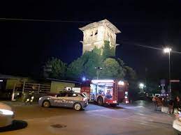 Leggio (Pescia è di tutti) a seguito del crollo del tetto della torre di Guardia in località Molinaccio :  ''gli amministratori del Comune di Pescia  pensino ad intervenire in fretta per riaprire quanto prima al traffico e magari in un sussulto di dignità provino ad assumersi la responsabilità di una gestione della cosa pubblica disastrosa sotto tutti i fronti, invece di scaricare sempre le responsabilità su altri''.