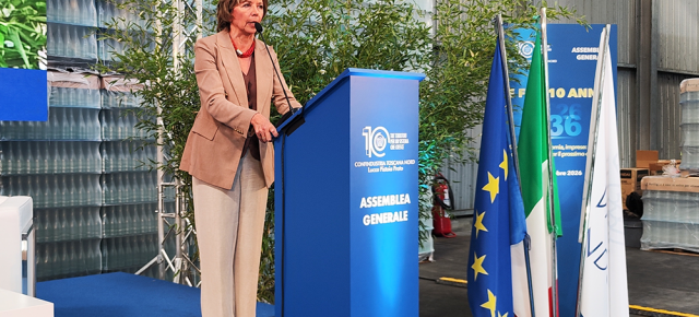 Confindustria Toscana Nord. La relazione della presidente Fabia Romagnoli all'assemblea E fra 10 anni? Tecnologia, economia, imprese: scenari e visioni per il prossimo decennio Confindustria Toscana Nord. La relazione della presidente Fabia Romagnoli all'assemblea E fra 10 anni? Tecnologia, economia, imprese: scenari e visioni per il prossimo decennio