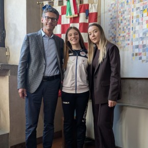 Sveva Lucarelli in azzurro. Le congratulazioni del sindaco Giovanni Capecchi Un grande risultato per lo sport pistoiese e una storia di straordinaria passione che porta la nostra città sul panorama internazionale. Sveva Lucarelli in azzurro. Le congratulazioni del sindaco Giovanni Capecchi Un grande risultato per lo sport pistoiese e una storia di straordinaria passione che porta la nostra città sul panorama internazionale.