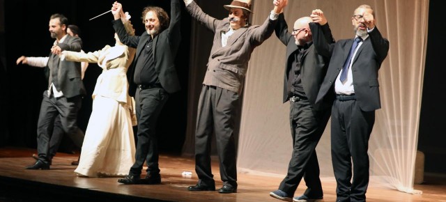 b. DAL BLACKOUT AL PLOTONE DI ESECUZIONE: L’OPERA CONTEMPORANEA DI NUOVO IN SCENA A LUCCA. 23 OTTOBRE AL SAN GIROLAMO b. DAL BLACKOUT AL PLOTONE DI ESECUZIONE: L’OPERA CONTEMPORANEA DI NUOVO IN SCENA A LUCCA. 23 OTTOBRE AL SAN GIROLAMO