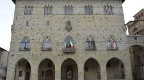 Fatti di via Carratica, l’Amministrazione comunale a fianco dei cittadini: vicinanza alle vittime, presidio del territorio e modifiche al Regolamento sulle zone ad alta sorveglianza